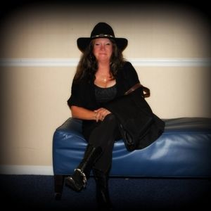 Meet your Posher, Cynthia